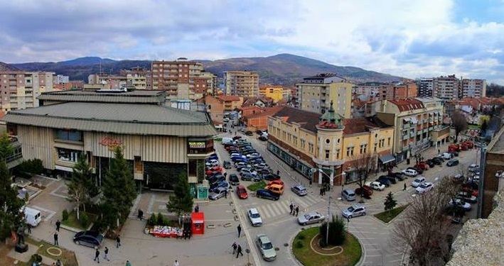 Shkoi për trajtim në një spital mitrovicasi dëmton derën dhe shtratin