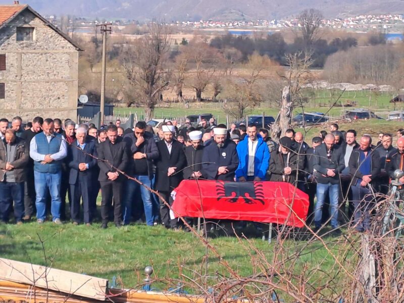 I Jepet Lamtumira E Fundit Arkivoli I Gazetarit Rugova Mb Shtillet Me