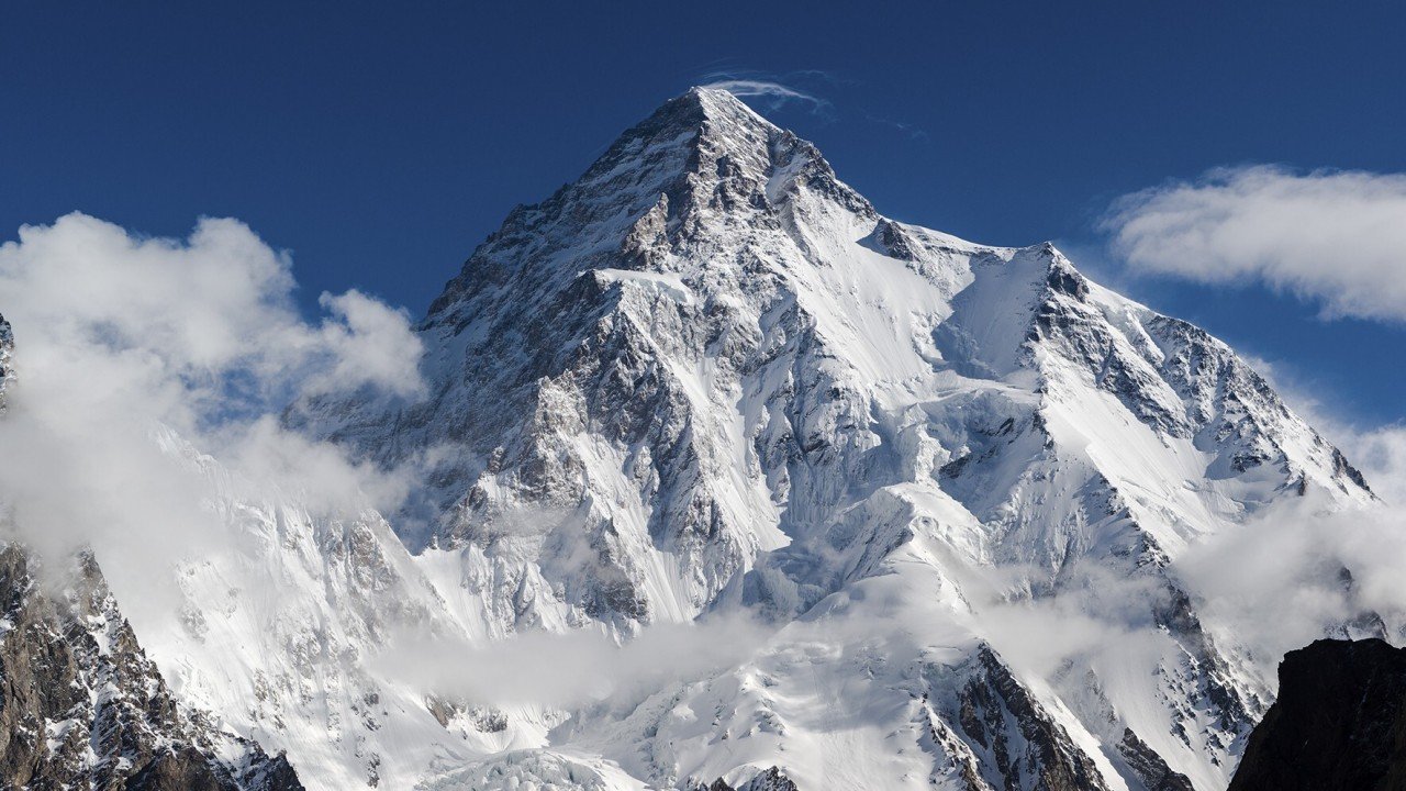 Alpinisti 19-vjeçar bëhet më i riu që e “pushton” majën e dytë më të lartë  në botë - Gazeta Express