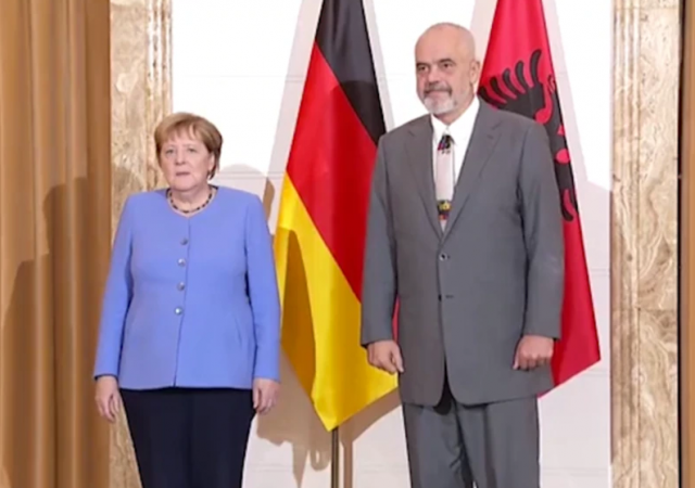 Z ri Amerik s Merkel n  Tiran  po tregon mb shtetjen p r 