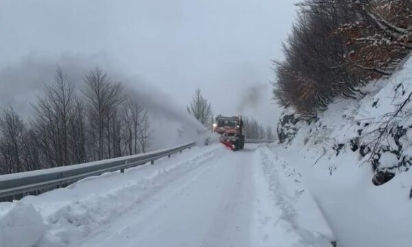 Shqipëria Zbardhet Nga Bora Shtrëngata Dhe Stuhi Probleme Me