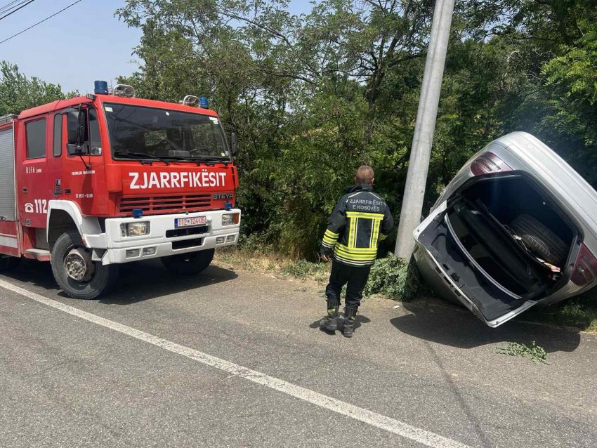 Rrokulliset një veturë në fshatin Budakov të Suharekës, lëndohen dy ...