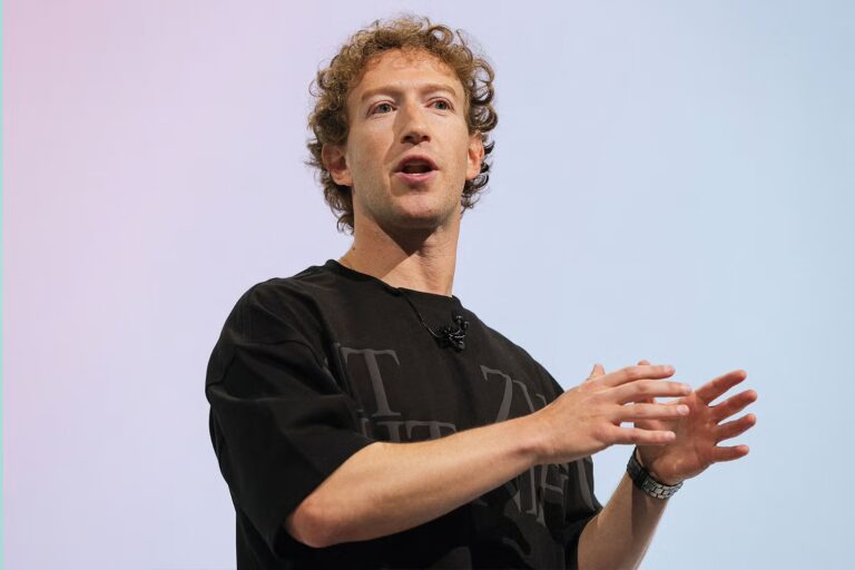 mark-zuckerberg-paralajmeron-fundin-e-smart-telefoneve-dhe-zevendesimin-me-nje-pajisje-tjeter