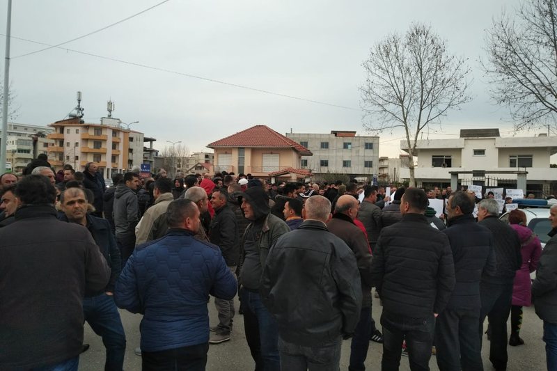 qytetaret-e-fierit-ne-proteste-para-kadastres